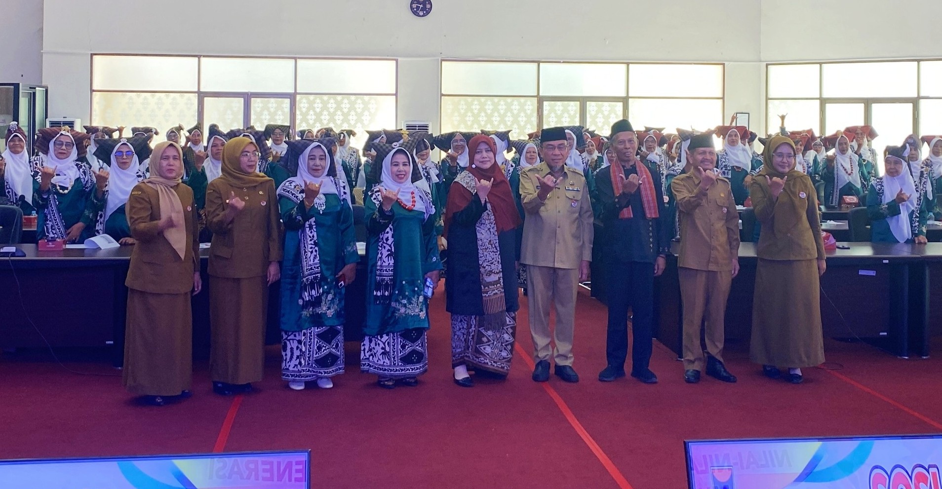 Wakil Wali Kota Padang Maigus Nasir membuka Sosialisasi Penguatan Lembaga Adat di Balai Kota Padang, Senin (3/11/2025).
