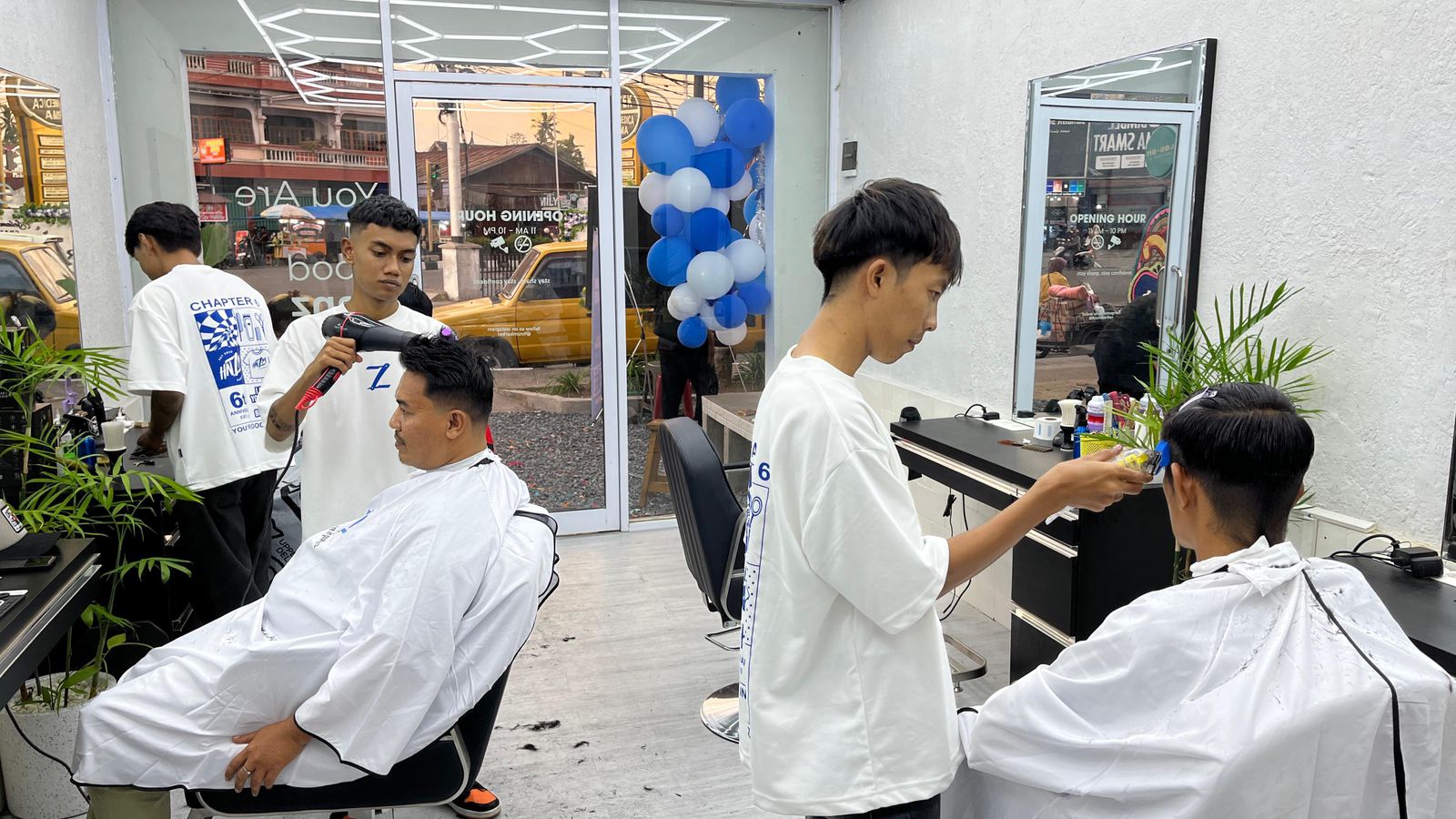 Hanzome BarberStudio membuka cabang kedua di Payakumbuh dengan konsep pelayanan modern dan promo spesial bagi pelanggan yang ingin tampil stylish dan fresh.