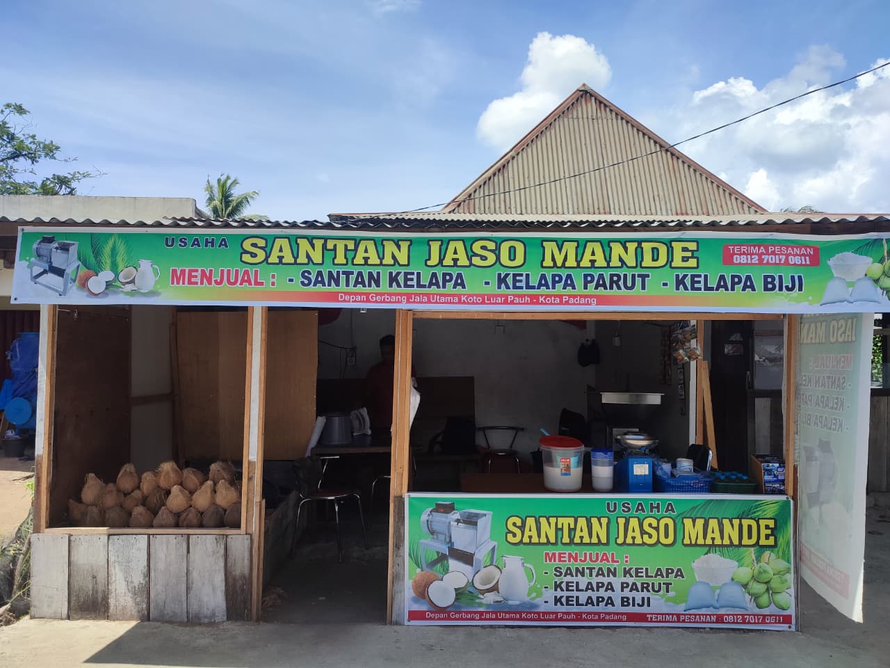 Kedai &ldquo;Santan Jaso Mande&rdquo; di Jalan Koto Lua, Kecamatan Pauh, Kota Padang. (Foto: Riyadhatul Khalbi/ Padeks)