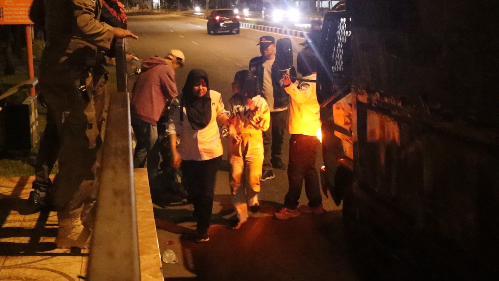 Satpol PP Kota Padang gencar lakukan operasi, menyasar tempat hiburan yang langgar jam operasional dan penginapan, Selasa (4/11/2025) dini hari. (Humas Satpol PP Kota Padang)