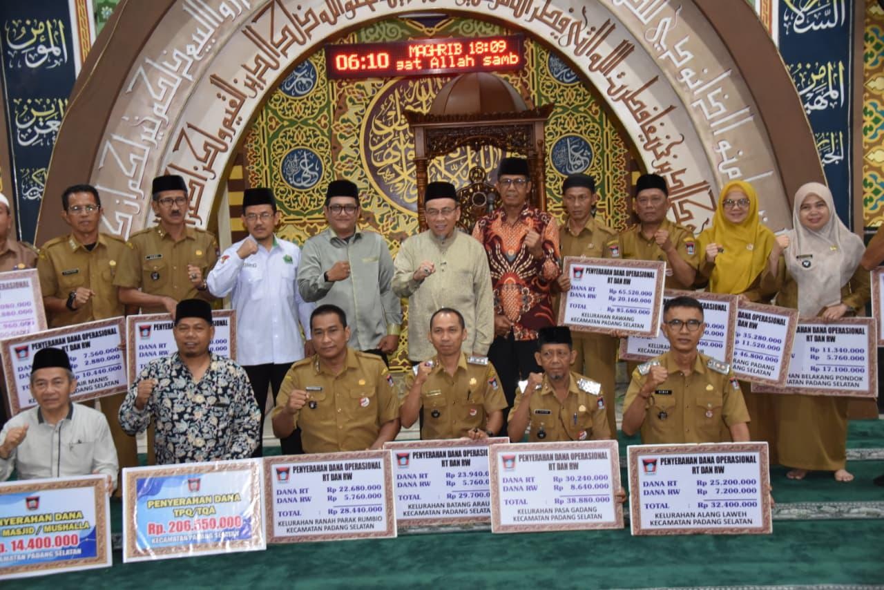 Pemerintah Kota Padang menuntaskan penyaluran dana operasional triwulan III Tahun 2025 bagi RT, RW, Kader Posyandu dan PAUD, Imam Masjid, serta Guru TPQ/TQA dan MDT di 11 kecamatan se-Kota Padang.