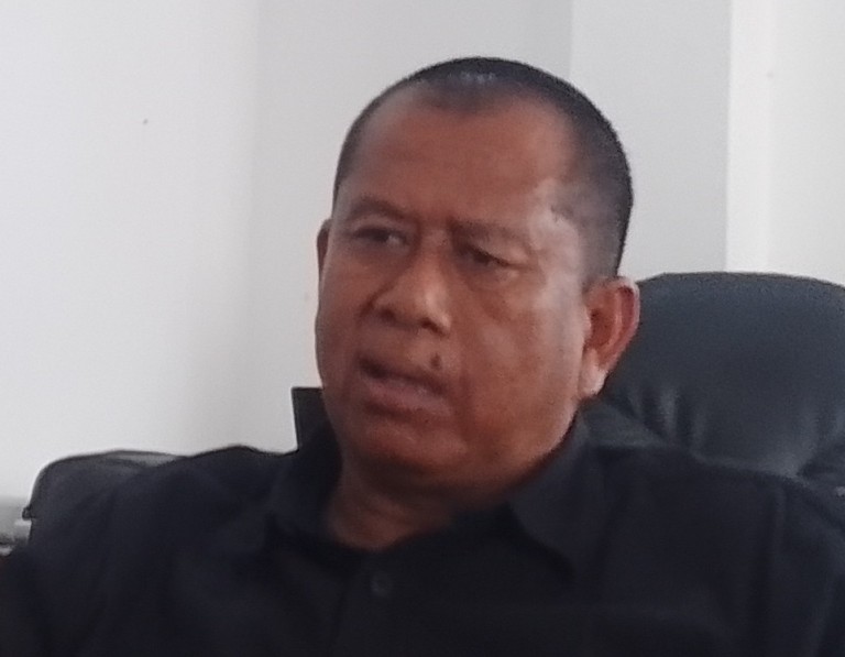 BERI KETERANGAN: Kepala BPS Kota Bukittinggi, Abdi Gunawan saat memberikan keterangan kepada awak media di Kantor BPS Bukittinggi, Selasa, (4/11).