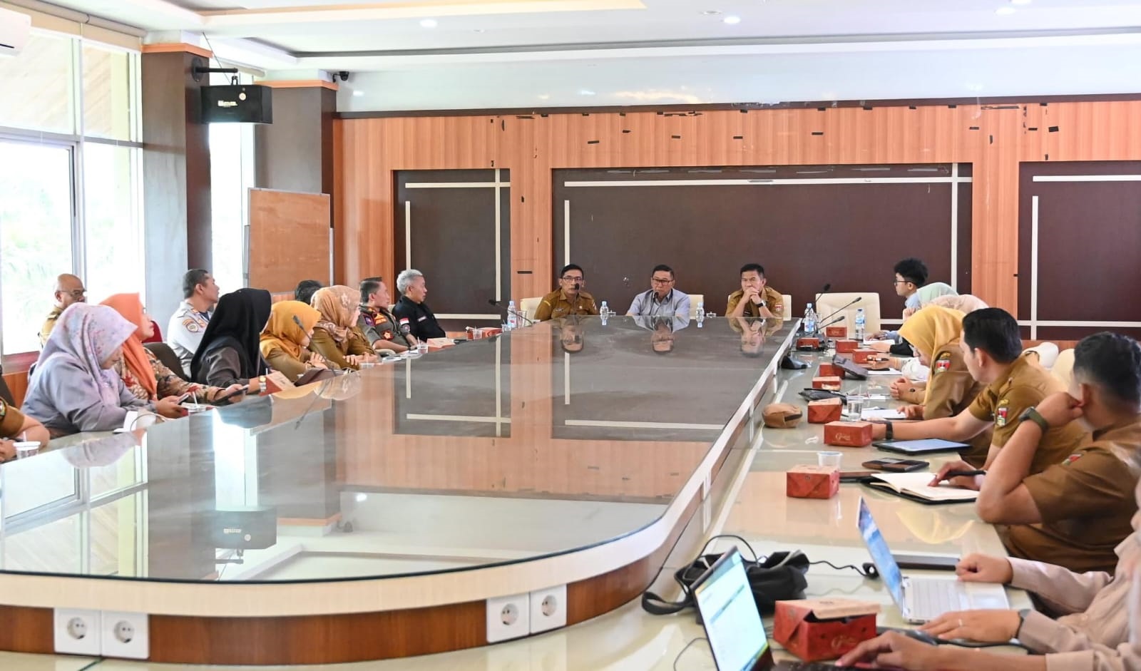 DIBAHAS: Kegiatan rapat persiapan Minang Geopark Run 2025 yang dilaksanakan di Balaikota Bukittinggi, Selasa, (4/11).
