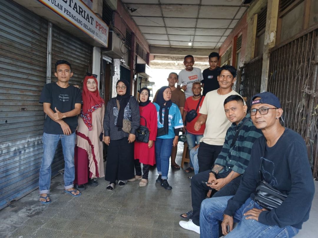 Para pelaku UMKM mandiri Pasar Raya Padang berharap dapat berjualan seperti semula.