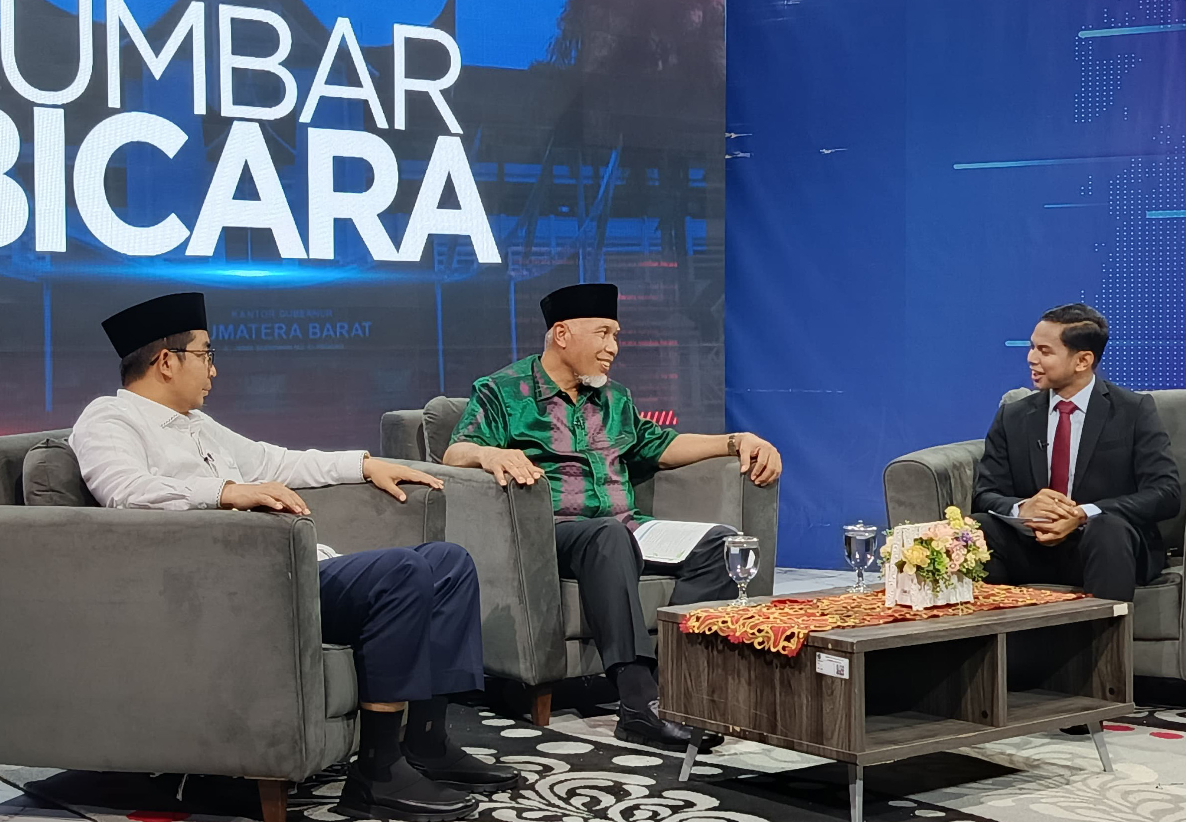 Pimpinan Pondok Pesantren Tazakka, KH Anang Rikza Masyhadi dan Gubernur Sumbar Mahyeldi dalam program Dialog Sumbar Bicara TVRI Sumatera Barat, Selasa (4/11/2025).