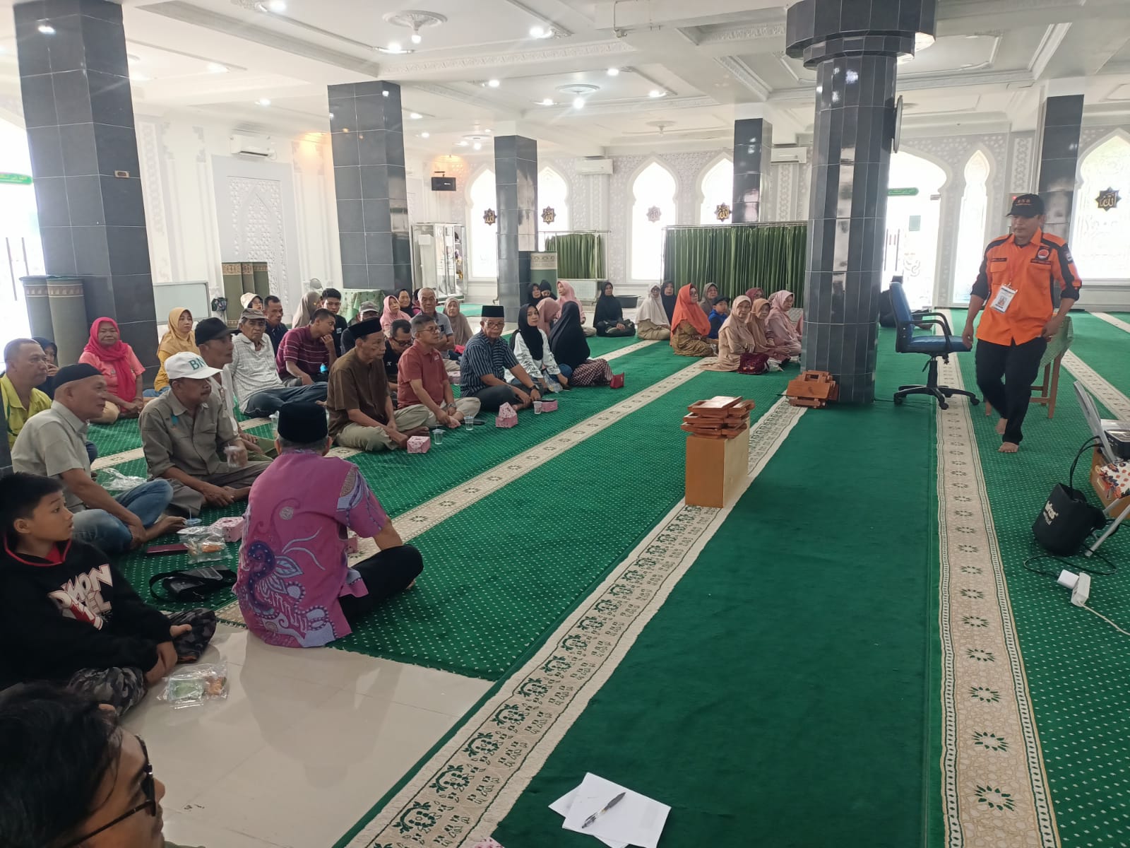 Di Kelurahan Dadok Tunggul Hitam, Kecamatan Koto Tangah, kegiatan simulasi dipusatkan di Masjid Nurul Ihsan, Rabu (5/11/2025).