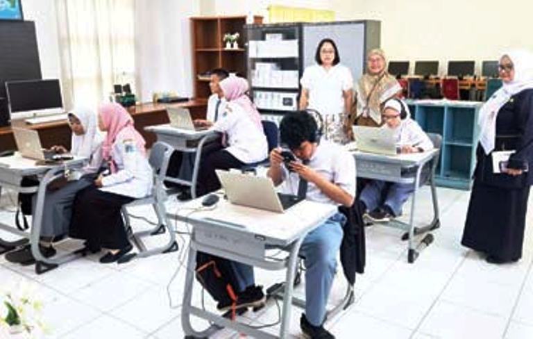 JAGA INTEGRITAS: Kemendikdasmen di Jakarta pada Selasa (4/11) menyampaikan pelaksanaan TKA di SLB di berbagai wilayah Indonesia berjalan lancar berdasarkan pantauan Tim Command Center TKA Kemendikdasm