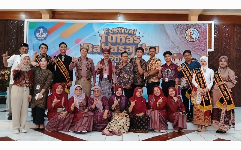 Balai Bahasa Provinsi Sumatera Barat melalui Tim Kerja Pemodernan dan Pelindungan Bahasa kembali menghadirkan semarak Festival Tunas Bahasa Ibu (FTBI) 2025 Jenjang SD Tingkat Provinsi Sumbar, kemarin.