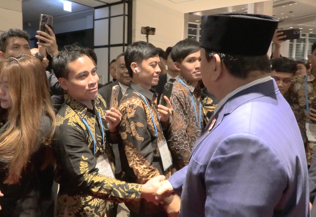 Pengusaha bakso Indonesia di Korea Selatan menyambut Presiden Prabowo, apresiasi kebijakan mempermudah pekerja migran.(Foto: PCO)