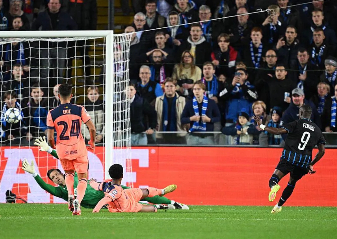 Carlos Forbs mencetak dua gol ke gawang Barcelona dan membawa Club Brugge unggul 3-2 sebelum laga berakhir imbang 3-3 di Liga Champions.(Foto: UEFA.com)