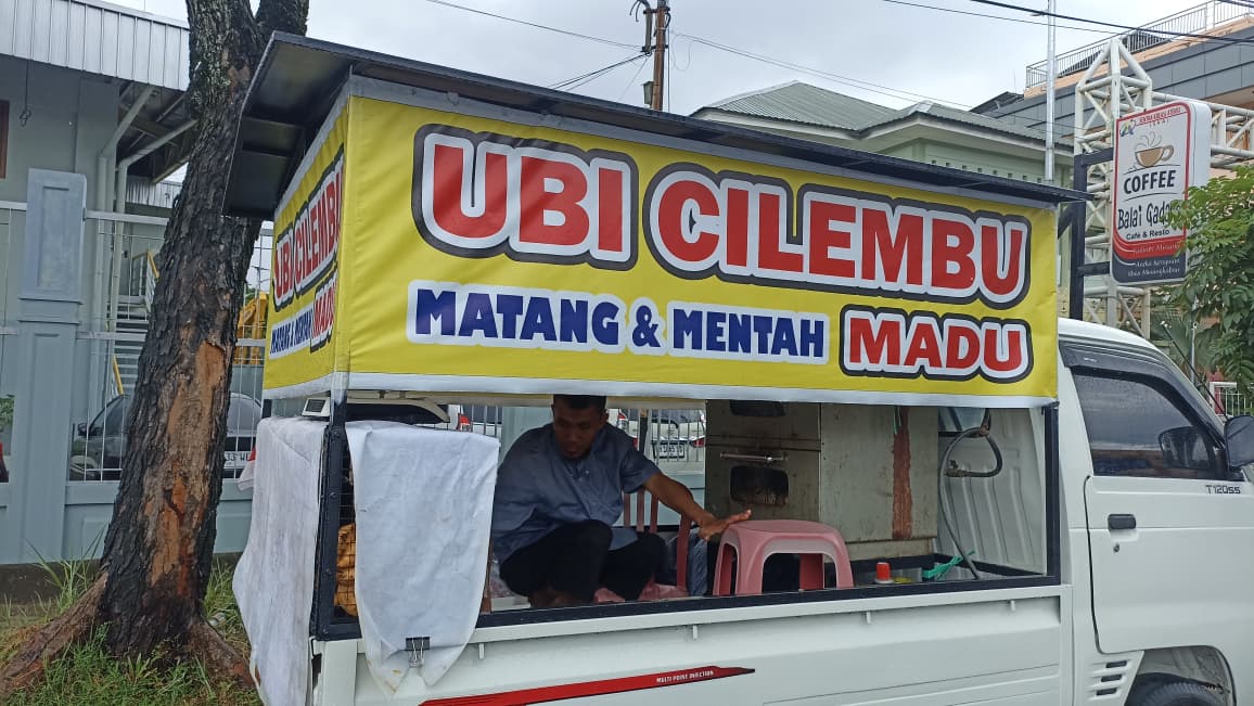 Ubi Cilembu di Jalan S Parman Kota Padang.  (Foto: Fadli Zikri/Padeks)