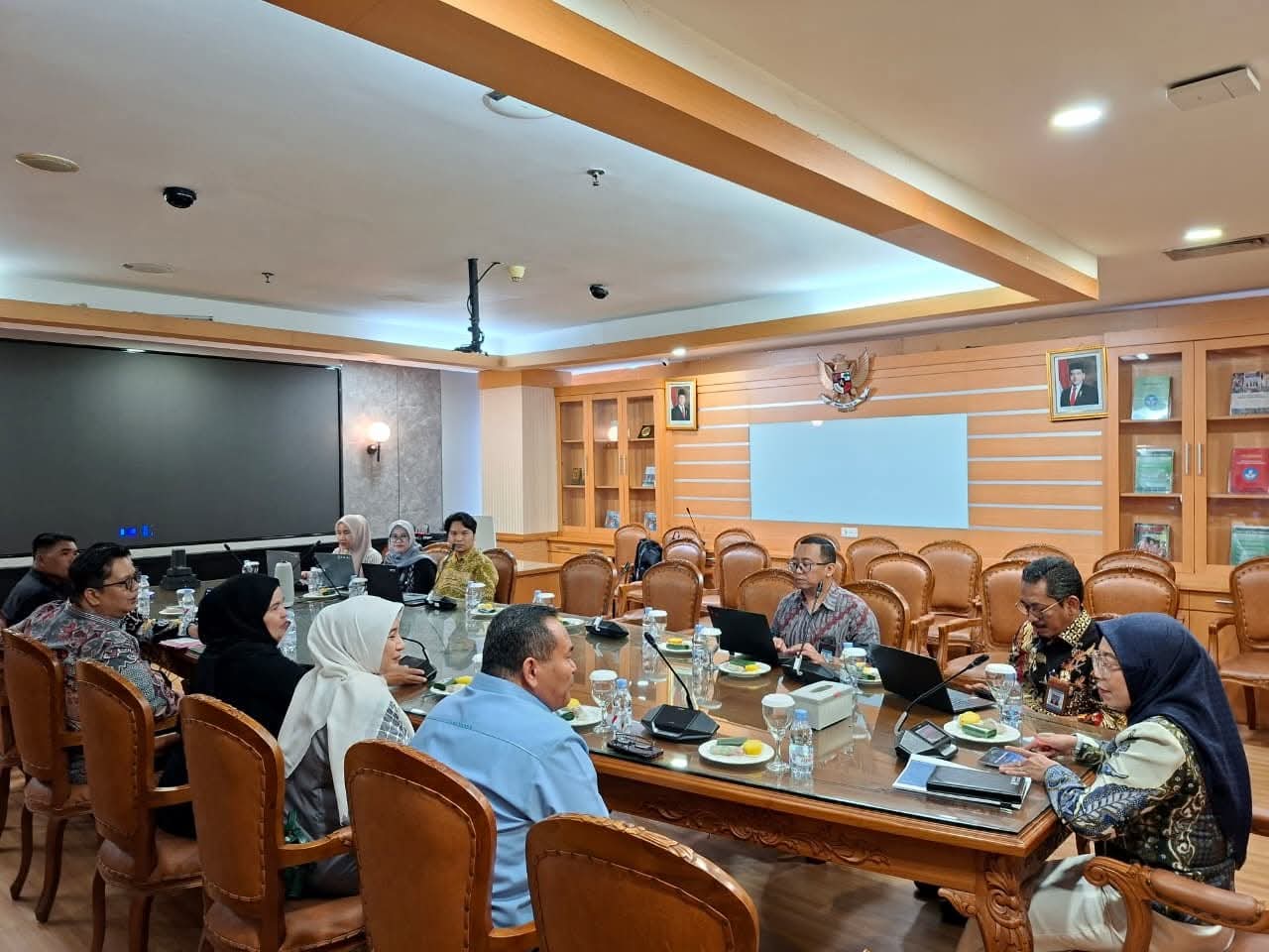Wali Kota Pariaman Yota Balad audiensi dengan Kemendikdasmen bahas peningkatan kompetensi, beasiswa S1, dan kesejahteraan guru.