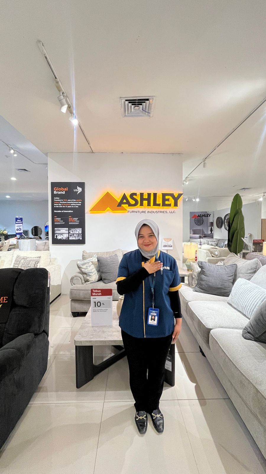 Informa Living Plaza Padang tawarkan cashback hingga Rp11 juta untuk furnitur dan 11% untuk aksesori rumah, berlaku periode terbatas.