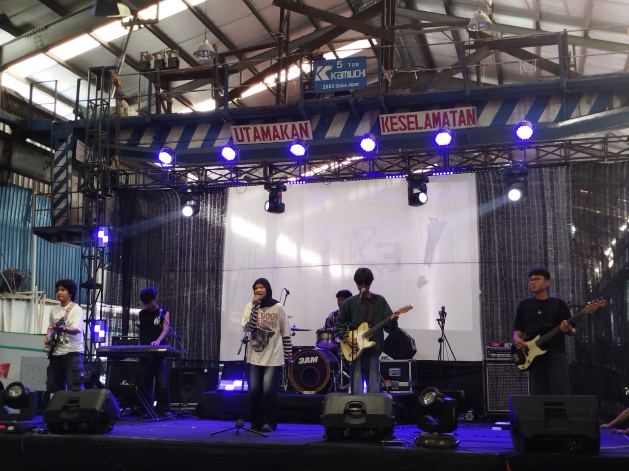 RARE, band yang berawal dari tongkrongan kampus menjelma jadi band Pop Rock.
