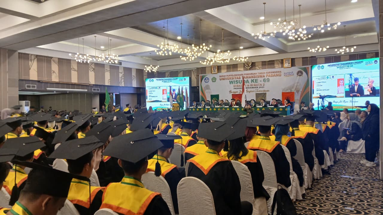 Universitas Taman Siswa Padang wisuda 220 lulusan, buka Magister Hukum, dan raih hibah nasional BPDPKS untuk Prodi Agroteknologi. (Foto: Suyudi/Padeks)