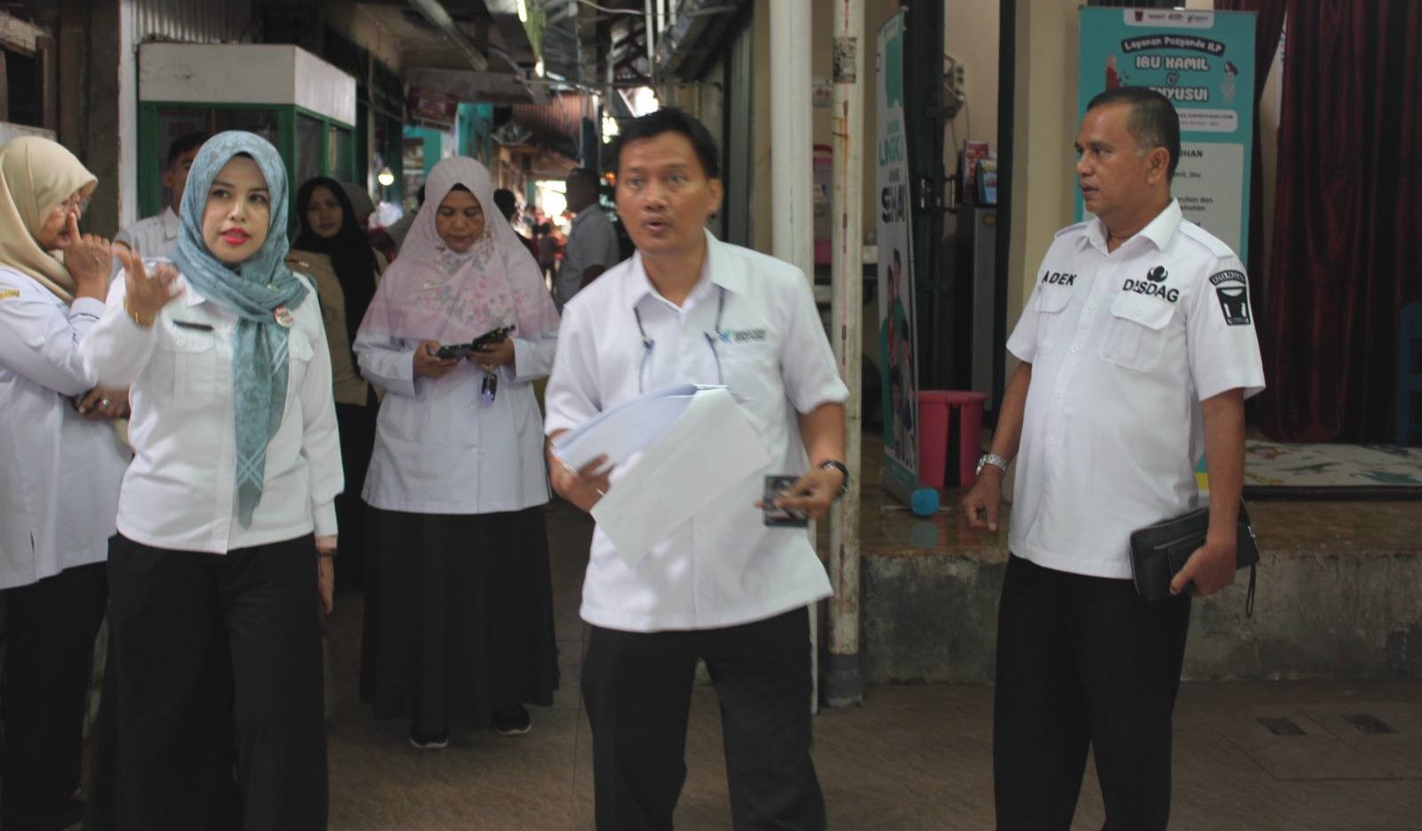 Tim SNI Kementerian Perdagangan saat melakukan penilaian di Pasar Alai.