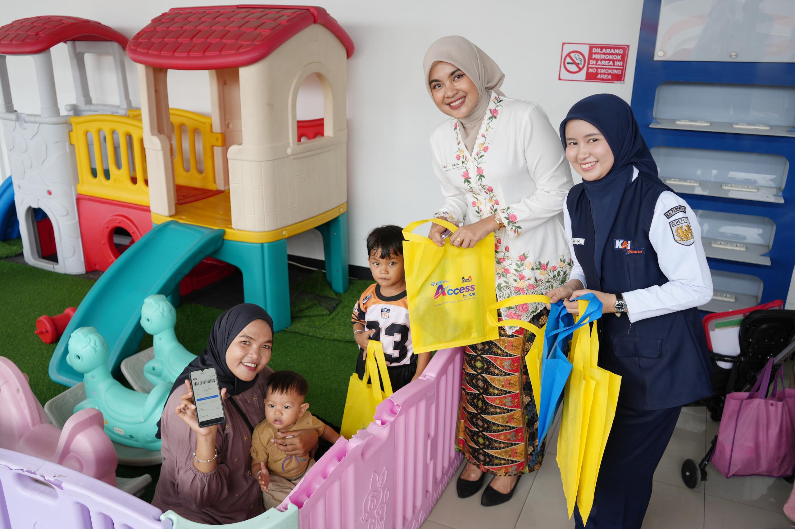 KAI Divre II Sumbar rayakan Hari Pahlawan 2025 dengan upacara khidmat dan kegiatan Sapa Pelanggan yang mengusung semangat pelayanan prima.