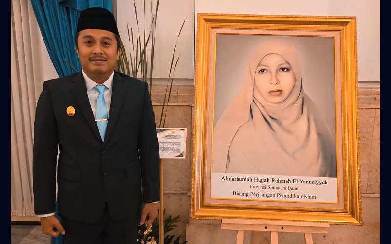 Presiden Prabowo tetapkan Rahmah El Yunusiyah sebagai Pahlawan Nasional 2025. Wagub Sumbar Vasko Ruseimy sebut ini bukti peran besar perempuan Minang.