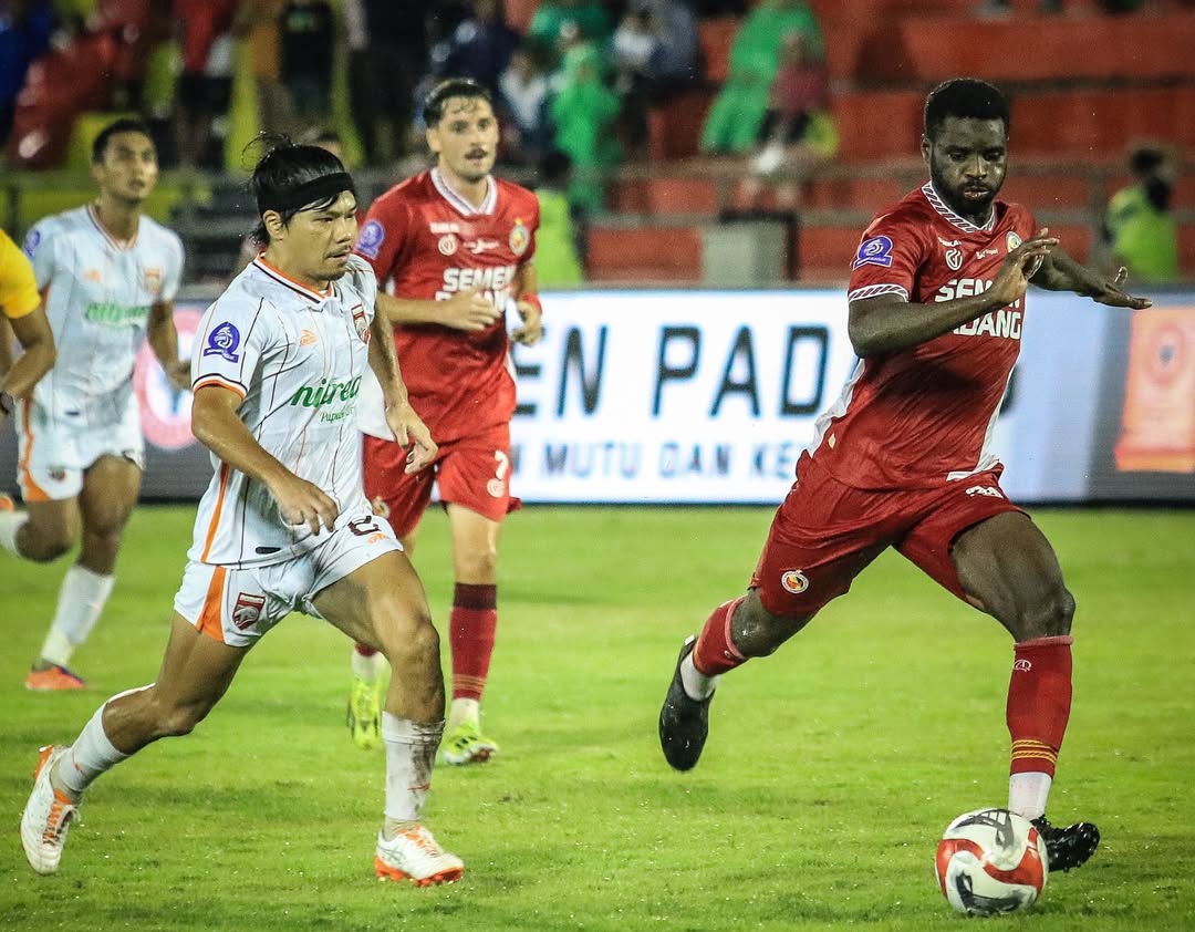 Kekalahan kandang kembali dialami Semen Padang FC usai tumbang 0-2 dari Borneo FC di pekan ke-12 BRI Super League.(Foto: Instagram @semenpadangfcid)