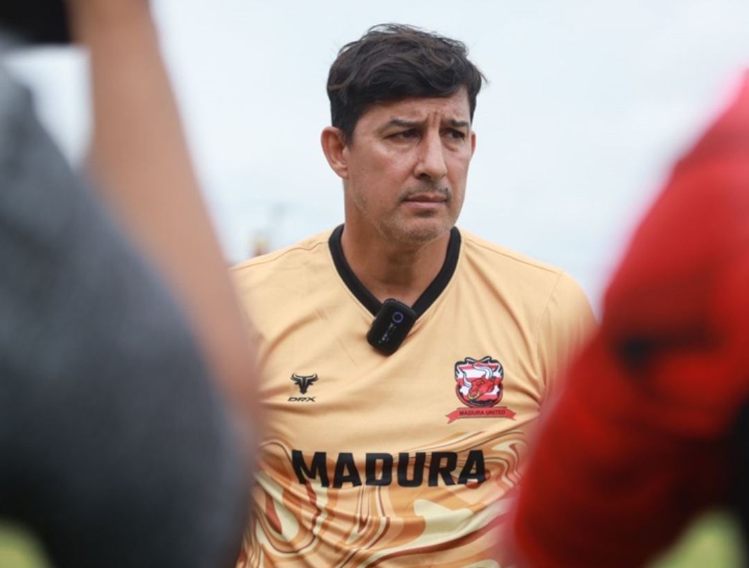 Pelatih asal Argentina, Angel Alfredo Vera kini menjabat direktur teknik Madura United FC usai reposisi resmi klub. (Foto: Dok. Ileague.id)