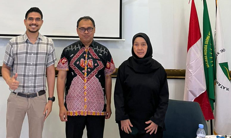 Ki-ka: Moderator Dr Reza Fahlevi, SpA(K); Ketua UKK Kardiologi IDAI Dr Rizky Adriansyah, SpA(K); Anggota UKK Kardiologi IDAI Dr. Triyanti Rahayu Ningsih, SpA(K)