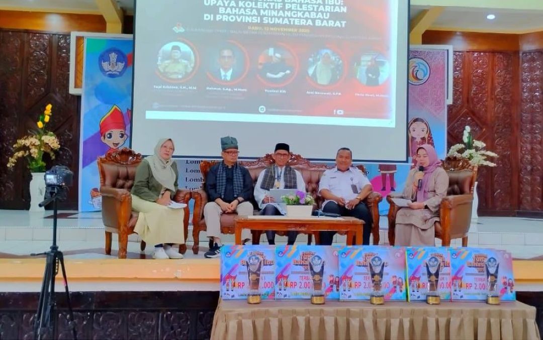 Pembukaan Festival Tunas Bahasa Ibu (FTBI) 2025 tingkat SD dan SMP se-Kota Padang di Aula BBPMP Provinsi Sumbar, Rabu (12/11/2025).