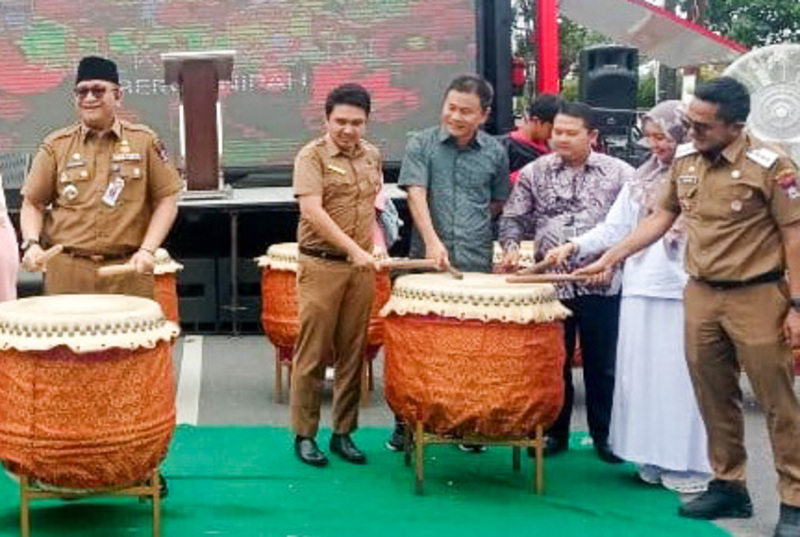 Anggota DPRD Padang Iswanto Kwara (tengah) gelar Alek Nagari Berok Nipah wujudkan toleransi dan integrasi masyarakat multikultural melalui budaya dan kebersamaan.