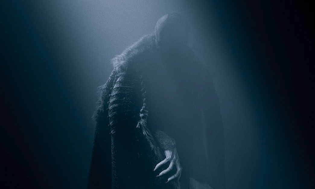 Film Nosferatu (2025) garapan Robert Eggers hadir dengan visual ekspresionistik dan tema eksistensial, menampilkan Bill Skarsg&aring;rd sebagai vampir tragis nan abadi. (foto: SGS On Film)