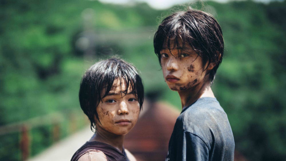 Film Monster (Kaibutsu) karya Hirokazu Kore-eda menghadirkan refleksi mendalam tentang empati, persepsi, dan kebenaran dalam narasi berlapis yang memikat. (foto: Variety)