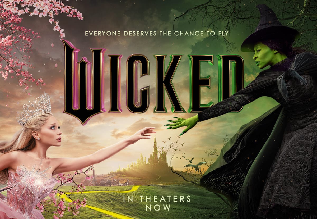 Film Wicked (2025) garapan Jon M. Chu menuai pujian global berkat visual megah, akting Cynthia Erivo dan Ariana Grande, serta musik Broadway legendaris. (foto: Main Street Magazine)