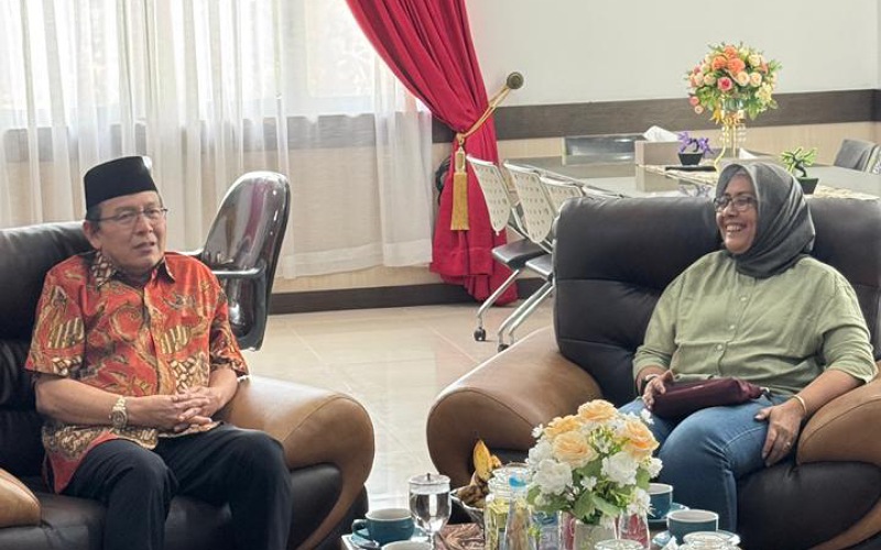 Wali Kota Payakumbuh, Zulmaeta, terima silaturahmi dengan Manager PLN UP3 Payakumbuh, Yessi Indra.