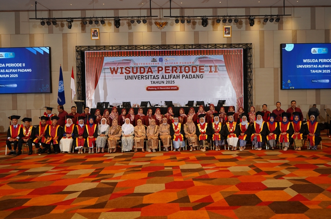 Sebanyak 412 wisudawan Universitas Alifah Padang resmi dikukuhkan dalam Wisuda Periode II Tahun Akademik 2024/2025. (Foto: Eka Karjoni)