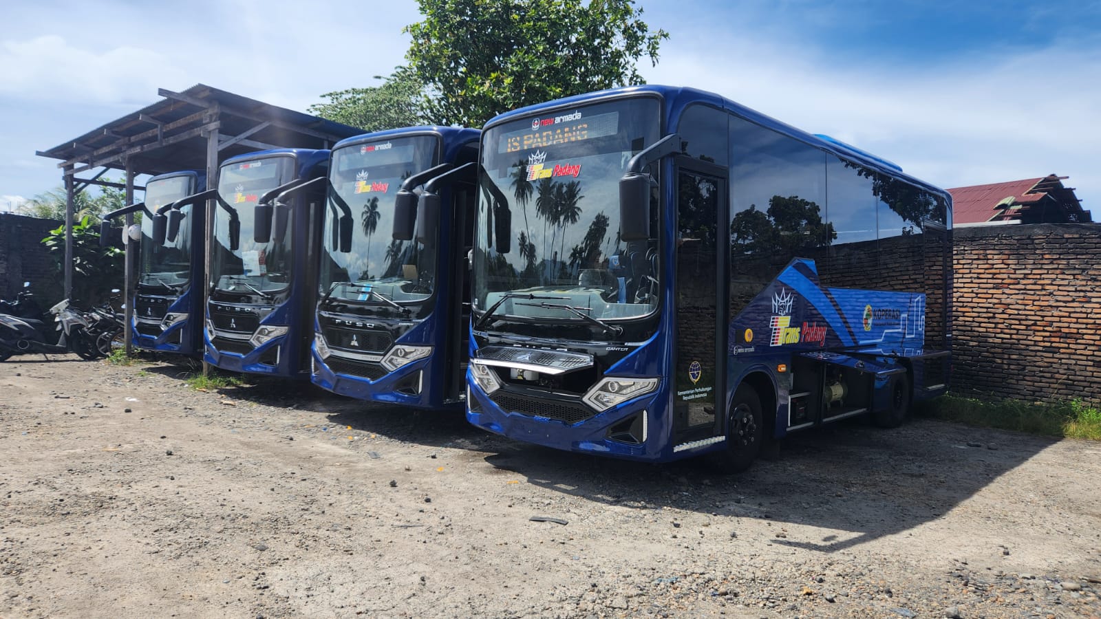 Tampilan armada baru bus Trans Padang yang siap beroperasi pada 1 Desember mendatang.