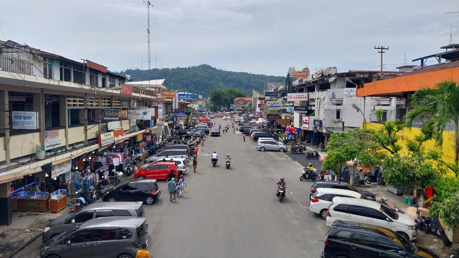 Kondisi Pasar Raya Padang yang lebih terlihat rapi pascapenertiban PKL, kemarin.