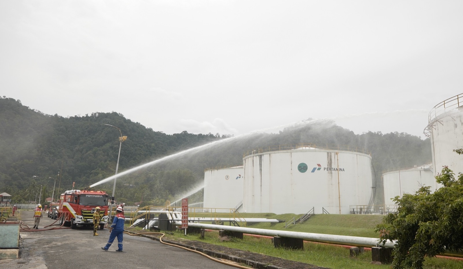 Pertamina Patra Niaga gelar simulasi gempa dan kebakaran di Teluk Kabung Padang untuk uji kesiapsiagaan darurat dan penguatan budaya HSSE.