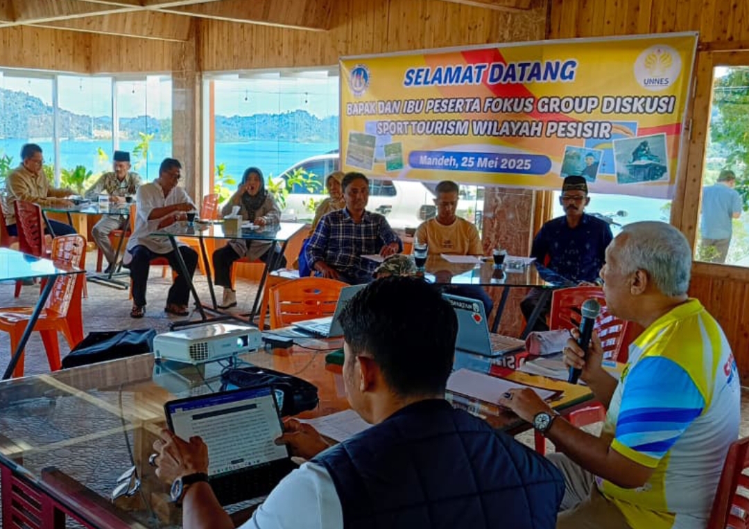 Pakar UNP dan pemangku kepentingan berdiskusi di FGD Mandeh 2025 untuk memetakan Sport Tourism sebagai pilar pembangunan berkelanjutan.(Foto: Dok  UNP)
