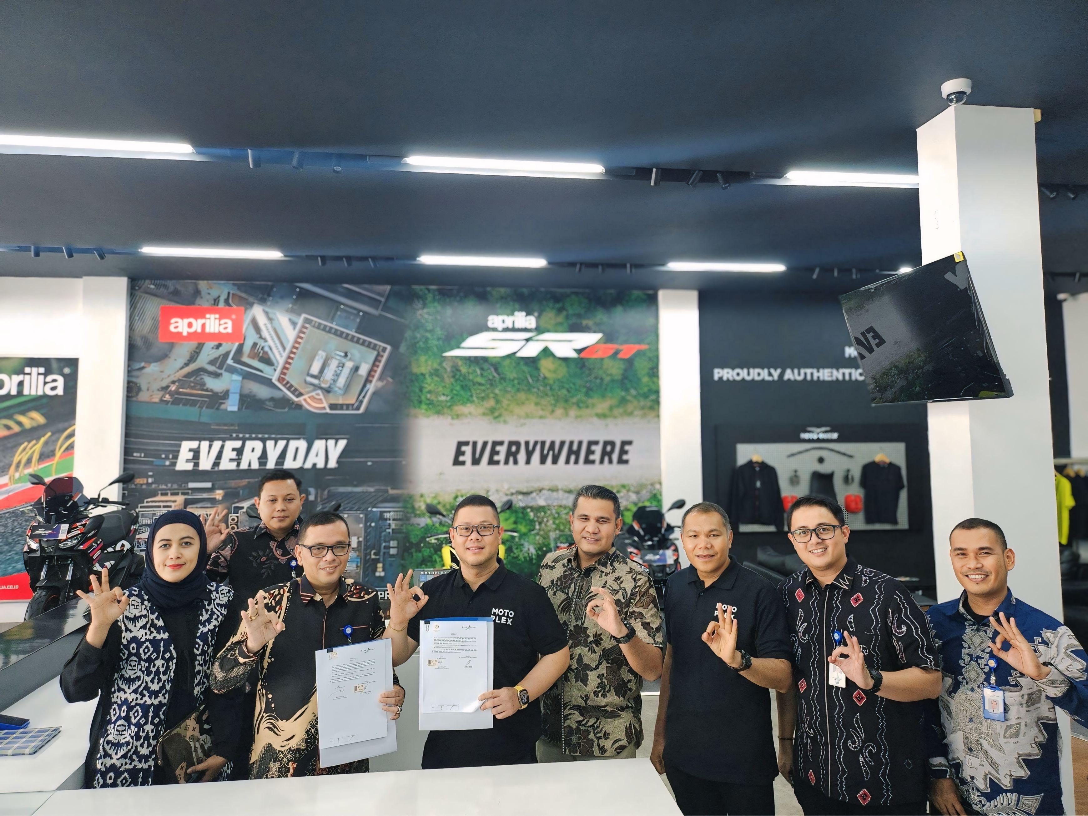 Bank Nagari resmi menjalin kerja sama strategis dengan PT Amartha Kura Motorindo (Motoplex Pekanbaru) untuk memperluas akses pembiayaan kendaraan bermotor, khususnya motor premium.