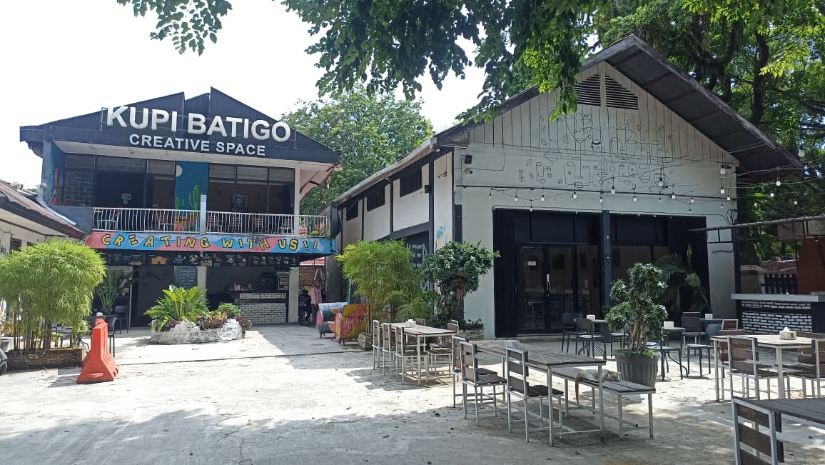 Kupi Batigo hadir sebagai tempat nongkrong ramah semua kalangan di Padang dengan interior artistik, menu terjangkau, dan ruang berkumpul hingga 200 orang. (Foto: Fadli Zikri/Padeks)