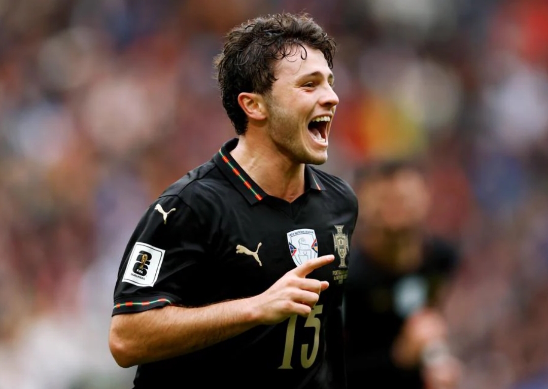 Joao Neves cetak dua gol ke gawang Armenia, membawa Portugal unggul telak pada Kualifikasi Piala Dunia 2026 di Estadio do Dragao. (Foto: FIFA.com)