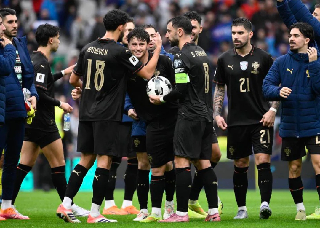 Para pemain Timnas Portugal merayakan kemenangan 9-1 atas Armenia di Estadio do Dragao, yang memastikan tiket ke Piala Dunia 2026.(Foto: FIFA.com)
