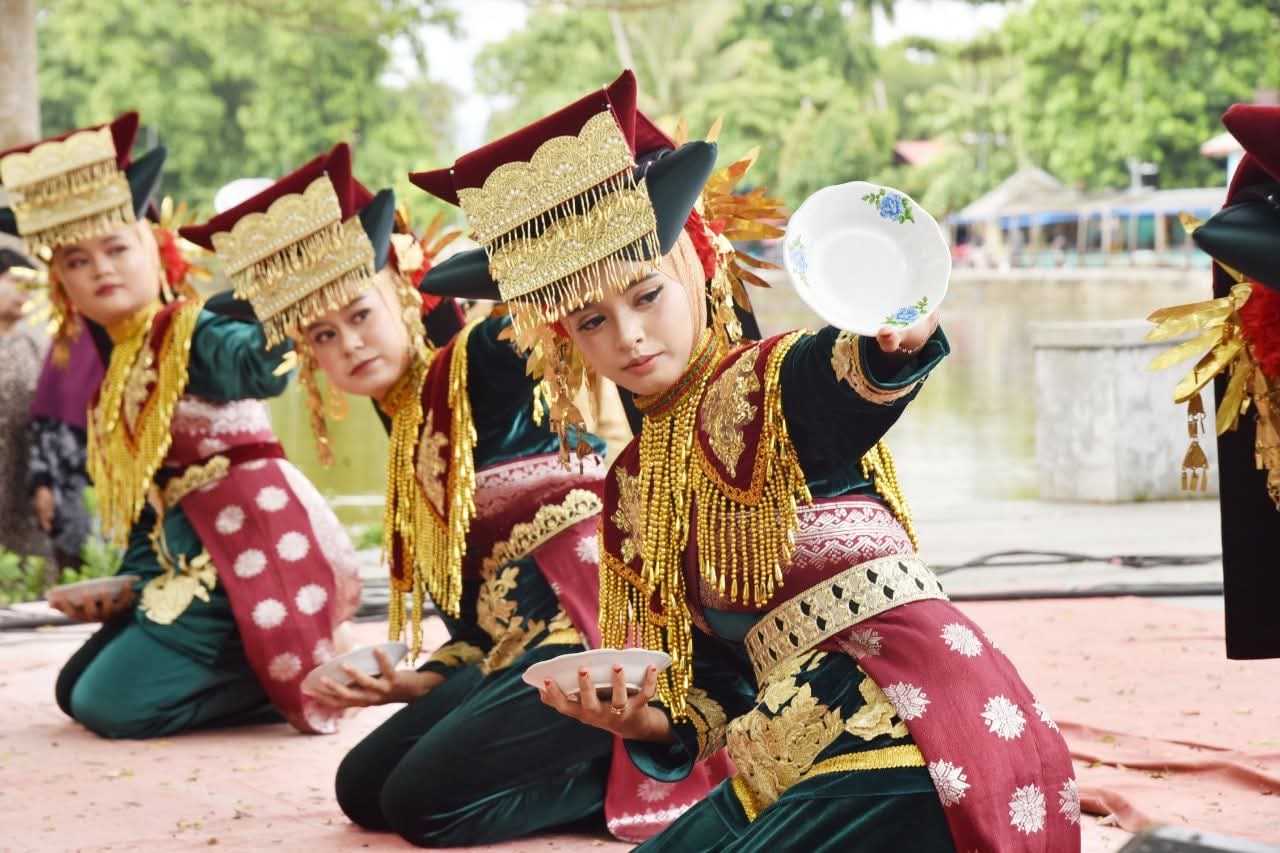 Penutupan Festival Mancing Mania Ratu Prabu se-Sumatera Barat Piala Wali Kota Pariaman 2025 di Talao Pauh, Desa Pauh Barat, Kecamatan Pariaman Tengah, Minggu (16/11/2025).