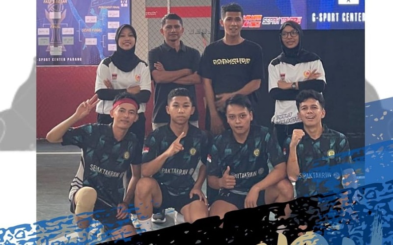 Turnamen Sepak Takraw Padang diikuti 12 tim. Yendril apresiasi pembinaan atlet dan dukungan KONI jelang Porda Sumbar 2026.