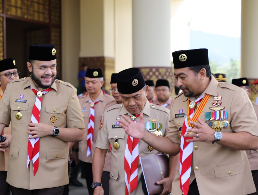 Wali Kota Padang Fadly Amran bersama Ketua Kwarda Sumbar Audy Joinaldy dan Wakil Ketua Kwarnas Totok Siswanto usai Upacara Hari Pramuka Nasional.(Foto: Prokopim)