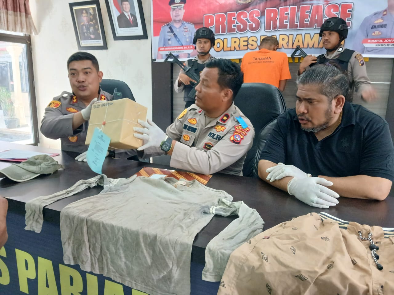 Polres Pariaman mengungkap kasus penusukan hingga tewas terhadap F. Pelaku ED nekat menghabisi F karena sakit hati putrinya dicabuli sejak SMP.