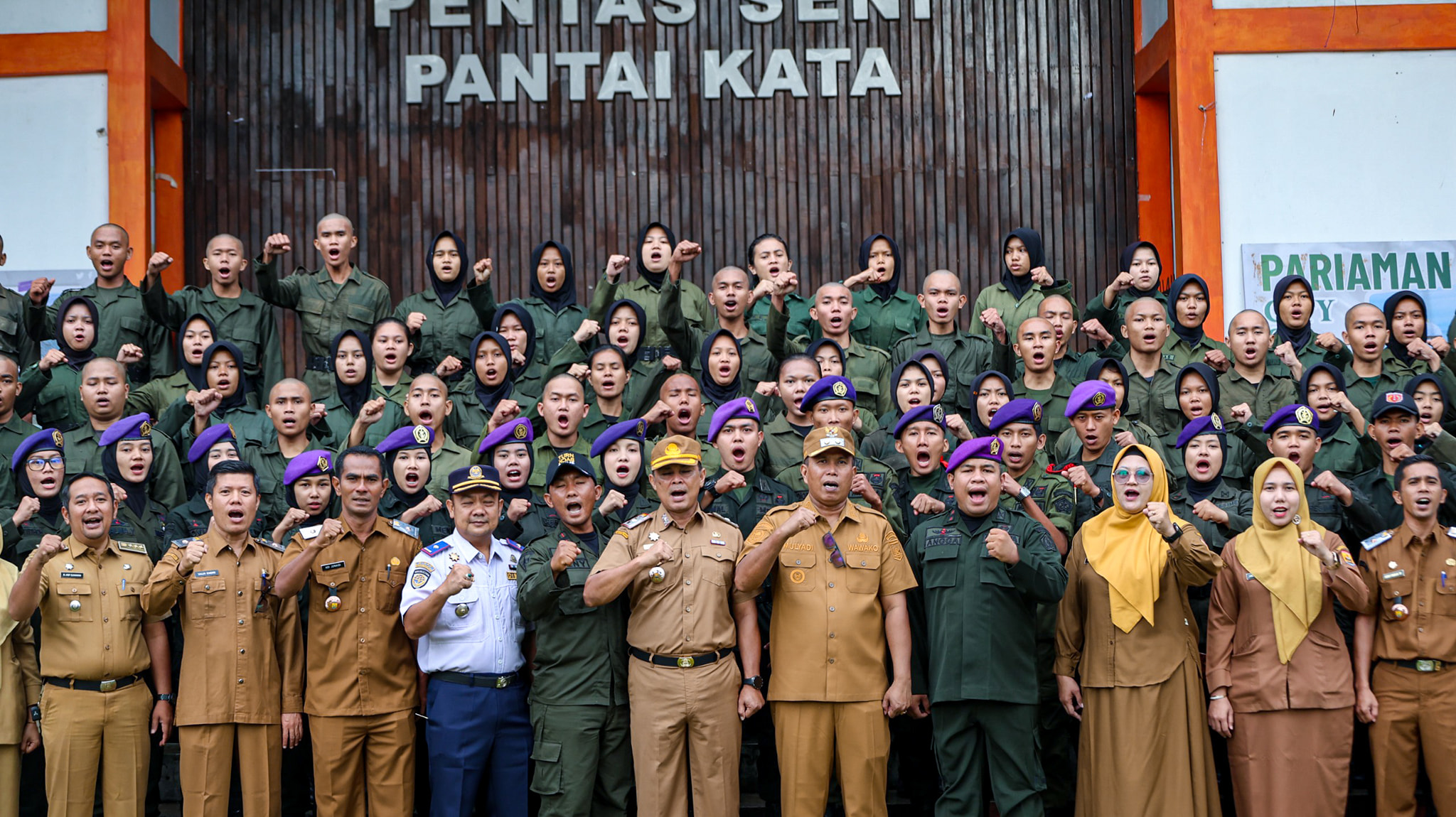Sebanyak 81 mahasiswa mengikuti Pradiksar Menwa Pagaruyung Sumbar di Pariaman. Wawako Mulyadi tekankan disiplin, kepemimpinan, dan bela negara.