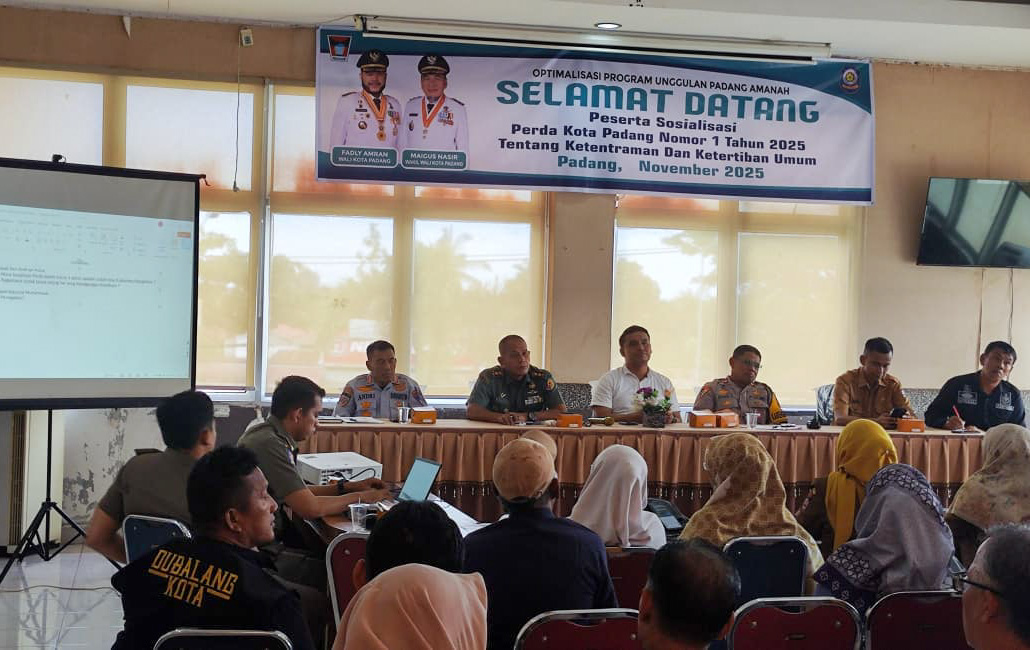 Perda Nomor 1 Tahun 2025 tentang Trantibum disosialisasikan Satpol PP Kota Padang untuk dukung Program Padang Amanah di Ruang Aula Kantor Camat Kuranji, Selasa (18/11/2025).
