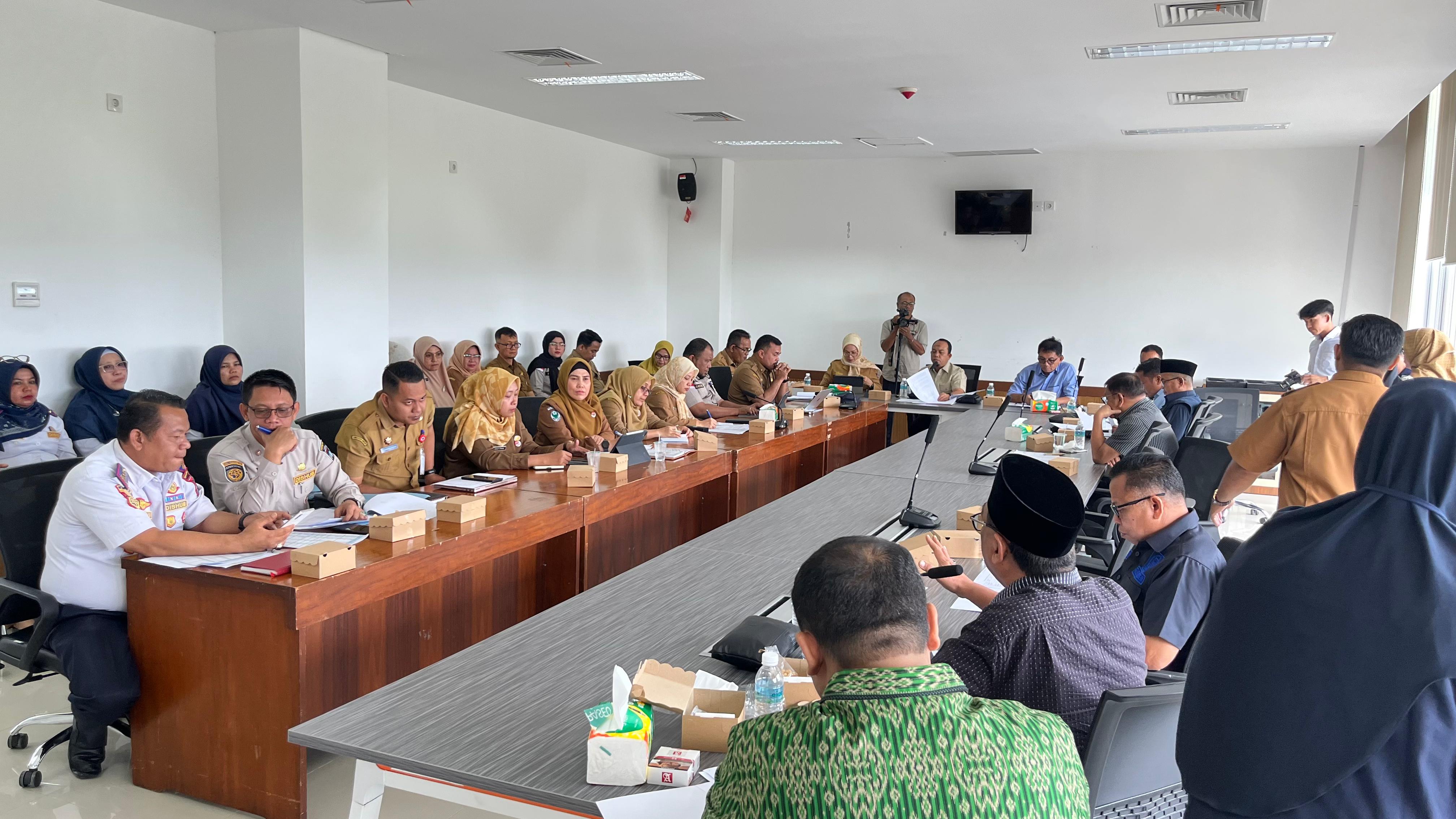 Suasana rapat banggar DPRD Kota Padang bersama OPD terkait.