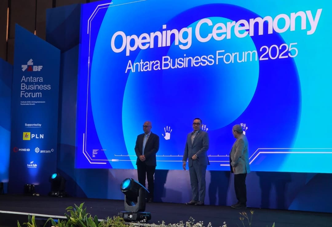 Wamen Investasi Todotua Pasaribu dan Dirut Antara Akhmad Munir membuka ABF 2025 di Jakarta, dorong investasi Rp 13 triliun untuk ekonomi 8%. (Foto: IST)
