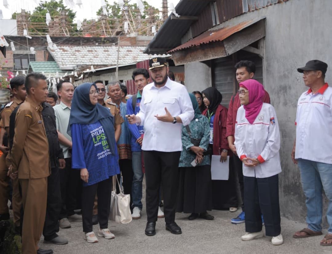Wali Kota Padang Fadly Amran meninjau verifikasi lapangan Padang Rancak Award di RT 01 RW 04 Padang Barat.(Foto: Prokopim)