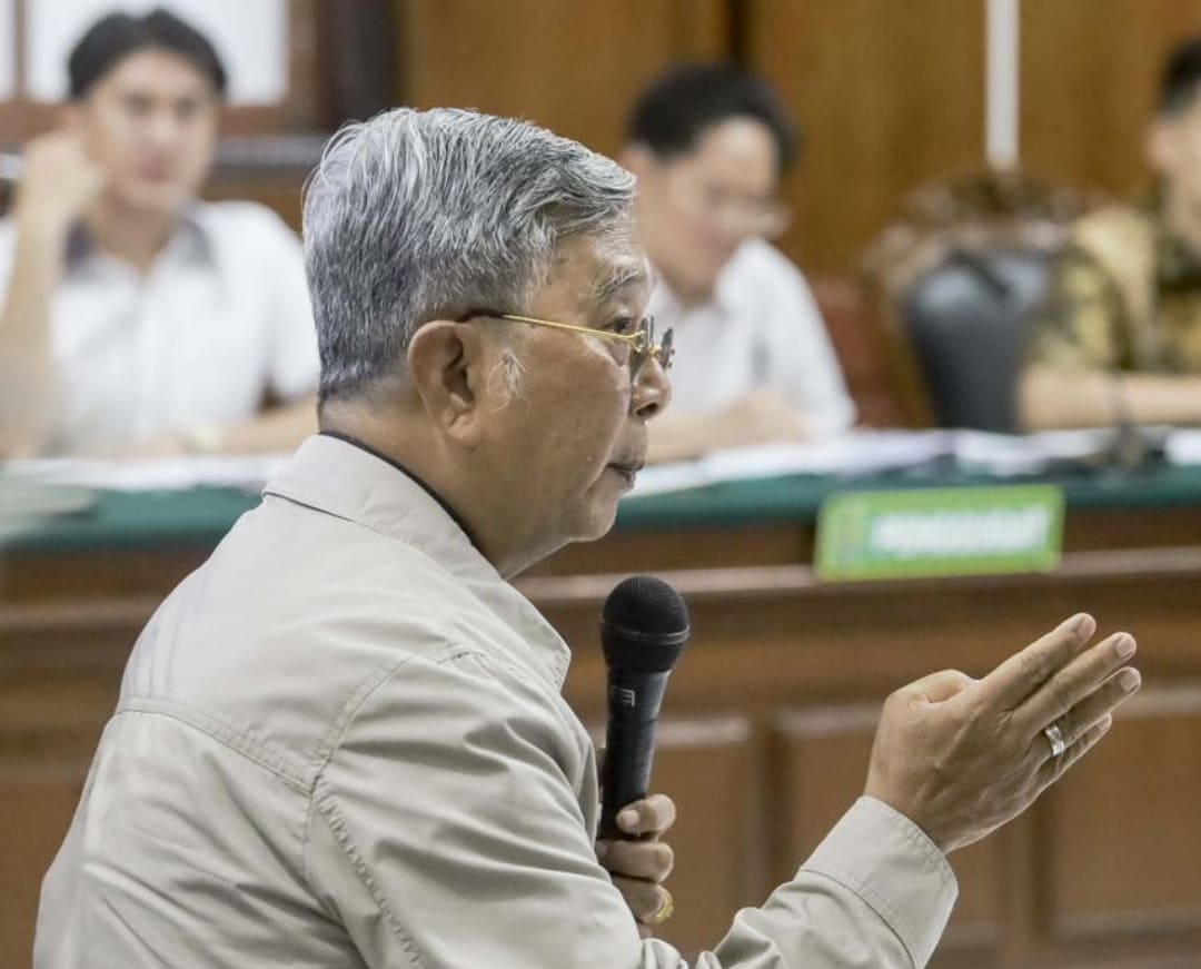 Prof Nindyo Pramono, Guru Besar FH UGM, di persidangan sengketa Jawa Pos terkait perjanjian nominee yang sah. (Foto: JP)